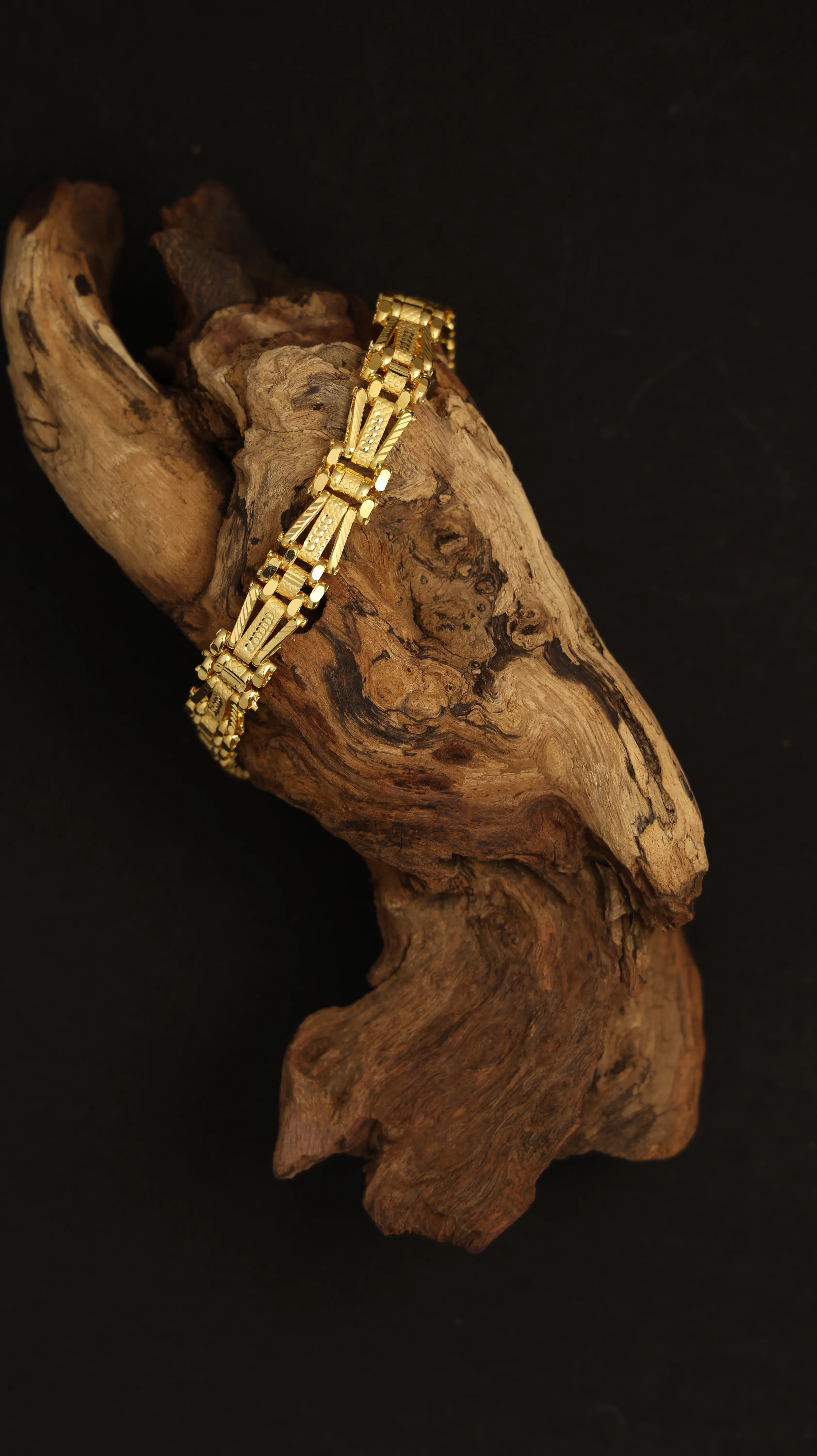 Majesty Link Gold Bracelet